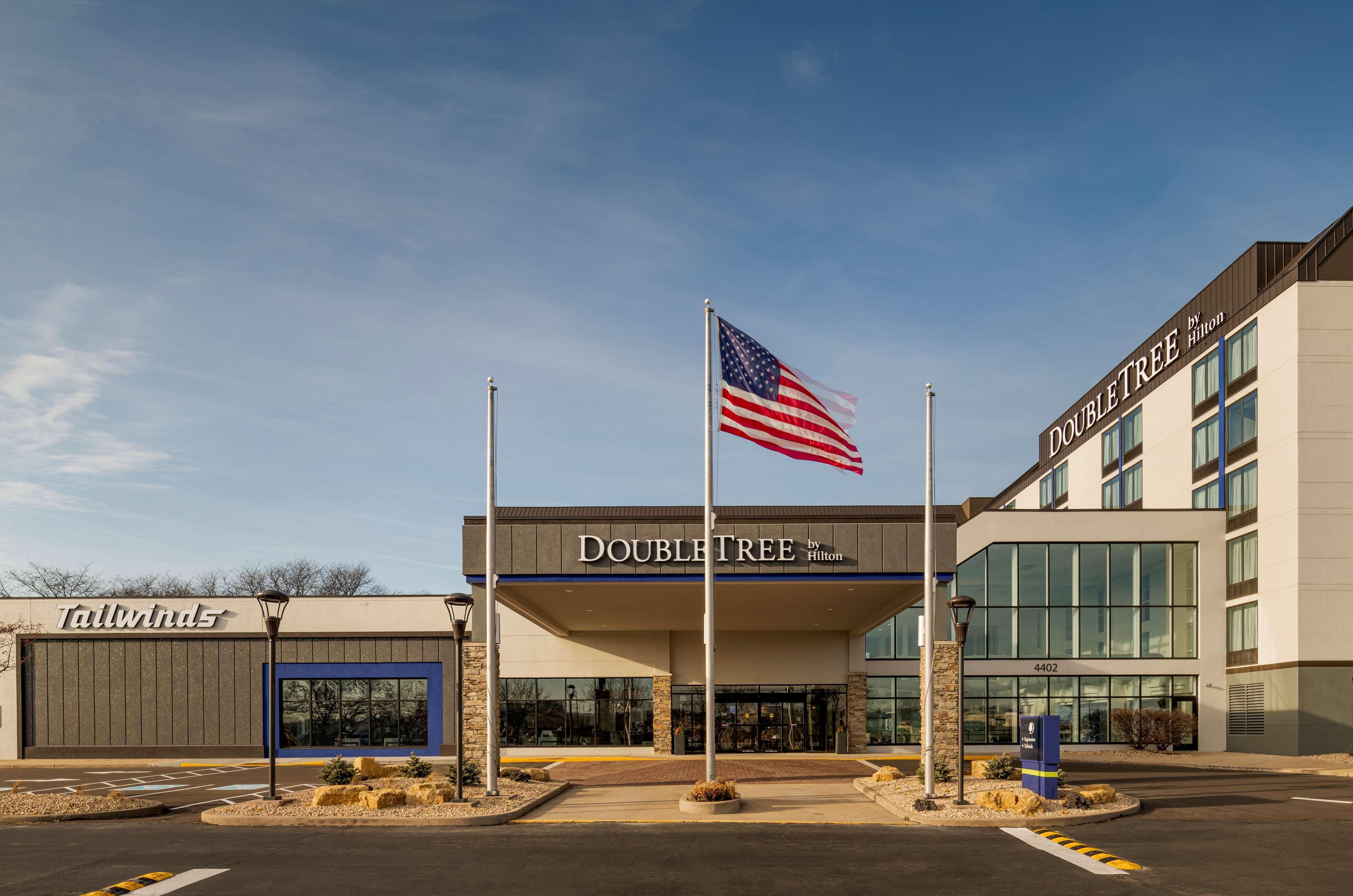 Hotel Doubletree By Hilton Madison East Exterior foto