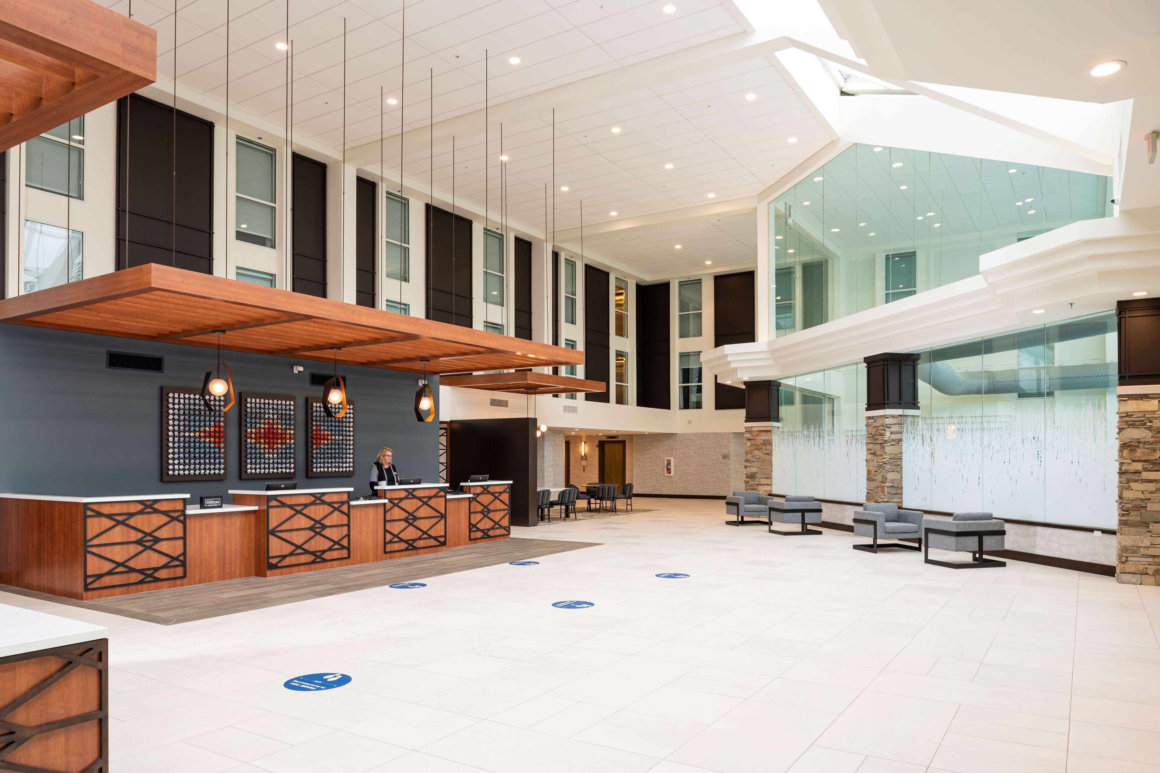 Hotel Doubletree By Hilton Madison East Exterior foto