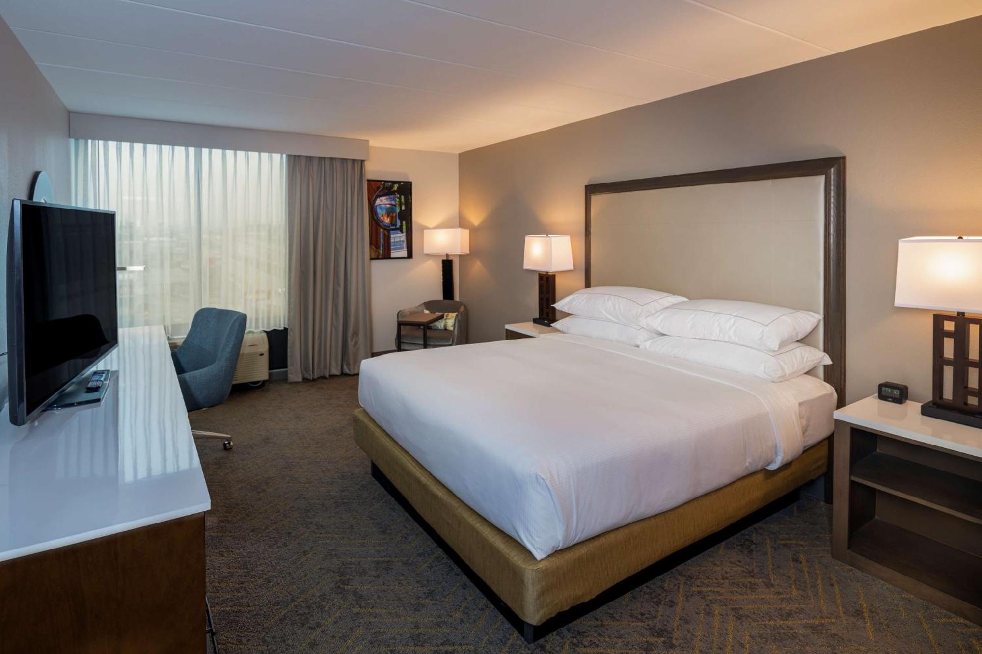 Hotel Doubletree By Hilton Madison East Exterior foto